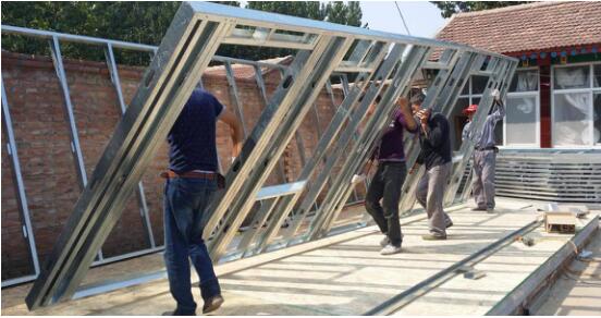 墻體拼裝完成先放在一邊，等待整體組裝